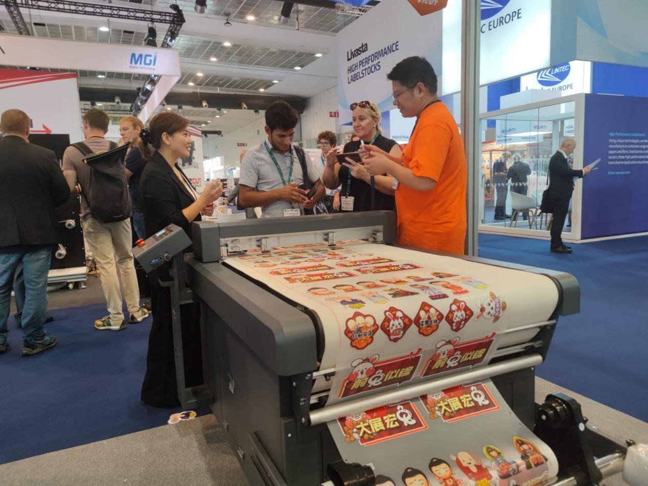 VICUT VFC90 DTF cutter at Label Expo Europe 2023