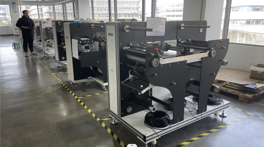 Digital Label Die Cutter VR320X