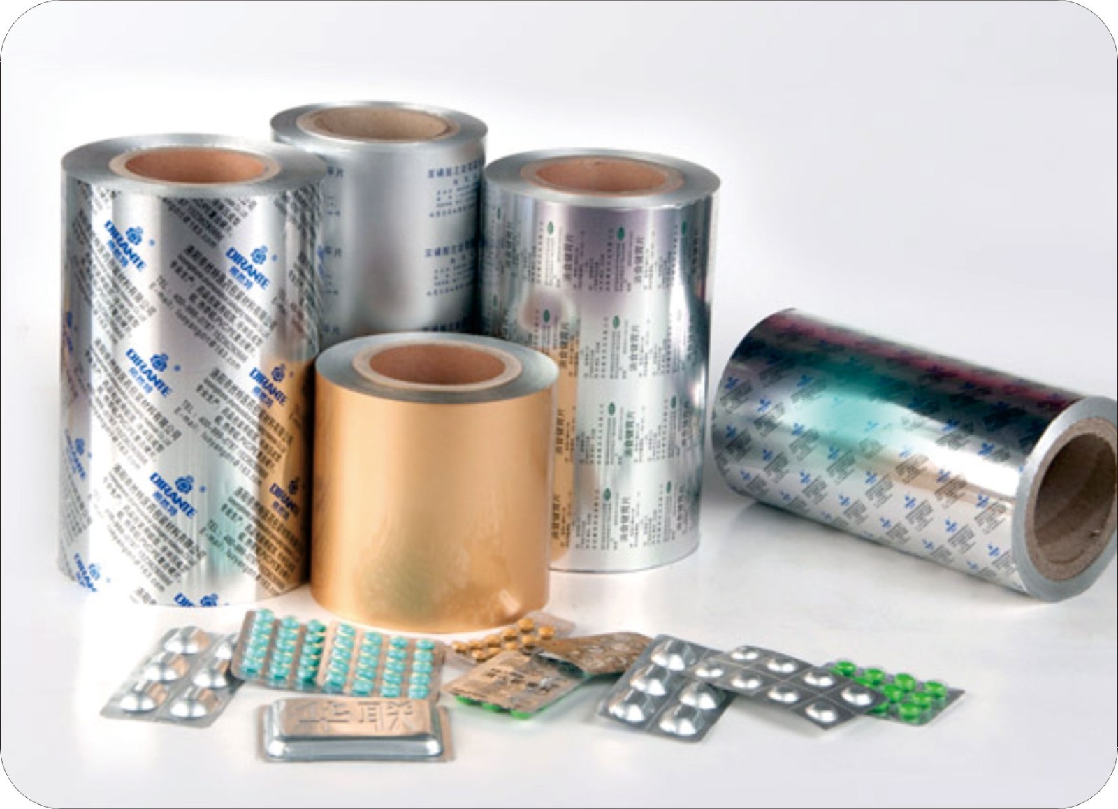 Dual Heads Roll Feeding Digital Flatbed Cutting Machine