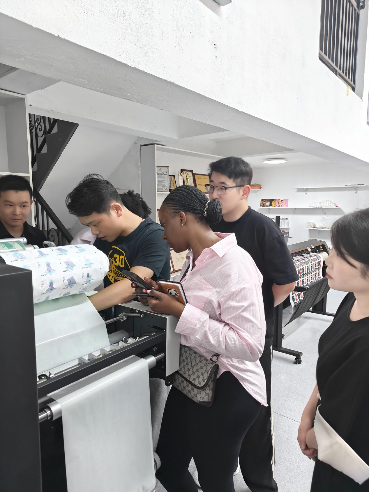 Ugandan Clients Visit Vicut for Exchange and Machine Inspection