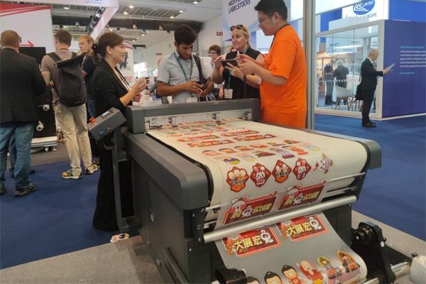 VICUT VFC90 DTF cutter at Label Expo Europe 2023