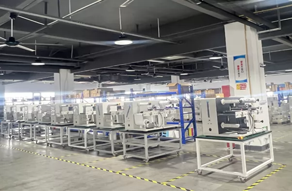 roll label cutter producing spot