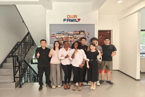 Ugandan Clients Visit Vicut for Exchange and Machine Inspection